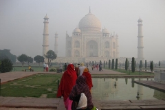 A ködben úszó Taj Mahalnál