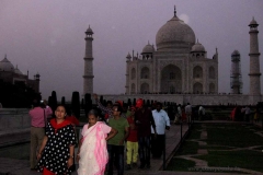 29. A Taj Mahalnál alkonyatkor