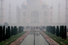 A ködben úszó Taj Mahal