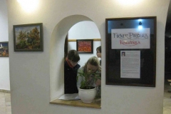 Kiállítás érdeklődőkkel 2